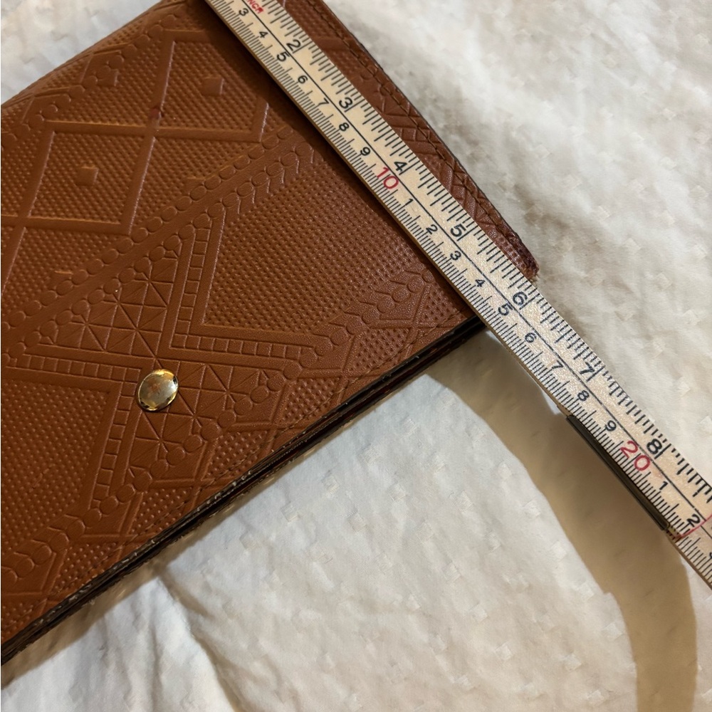 Chic Brown Crossbody Leather Bag - Picture 7 of 9